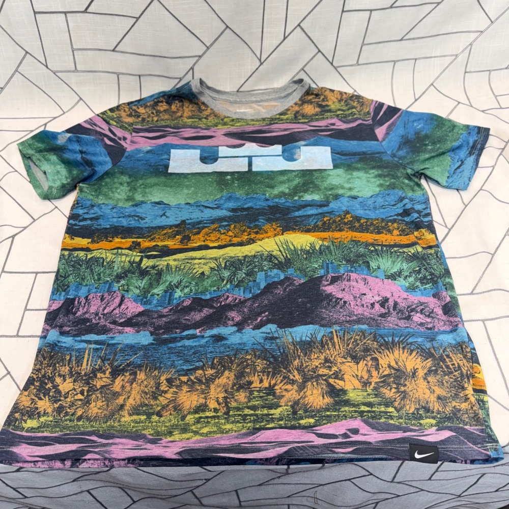 Nike LeBron James T-Shirt XL Multicolor All Over Print Landscape Crown Logo